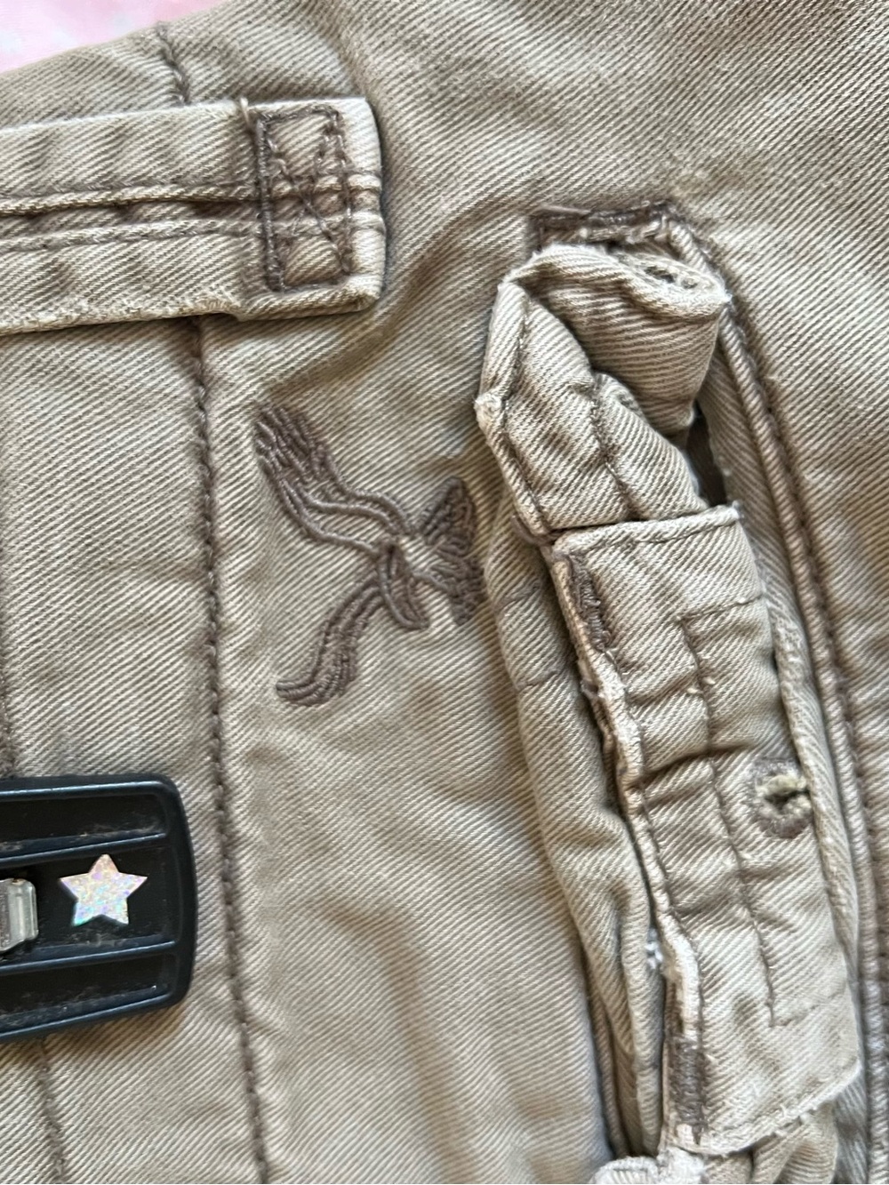 American Eagle Outfitters Khaki Cargo Shorts - Brown/Tan - Picture 3 of 4